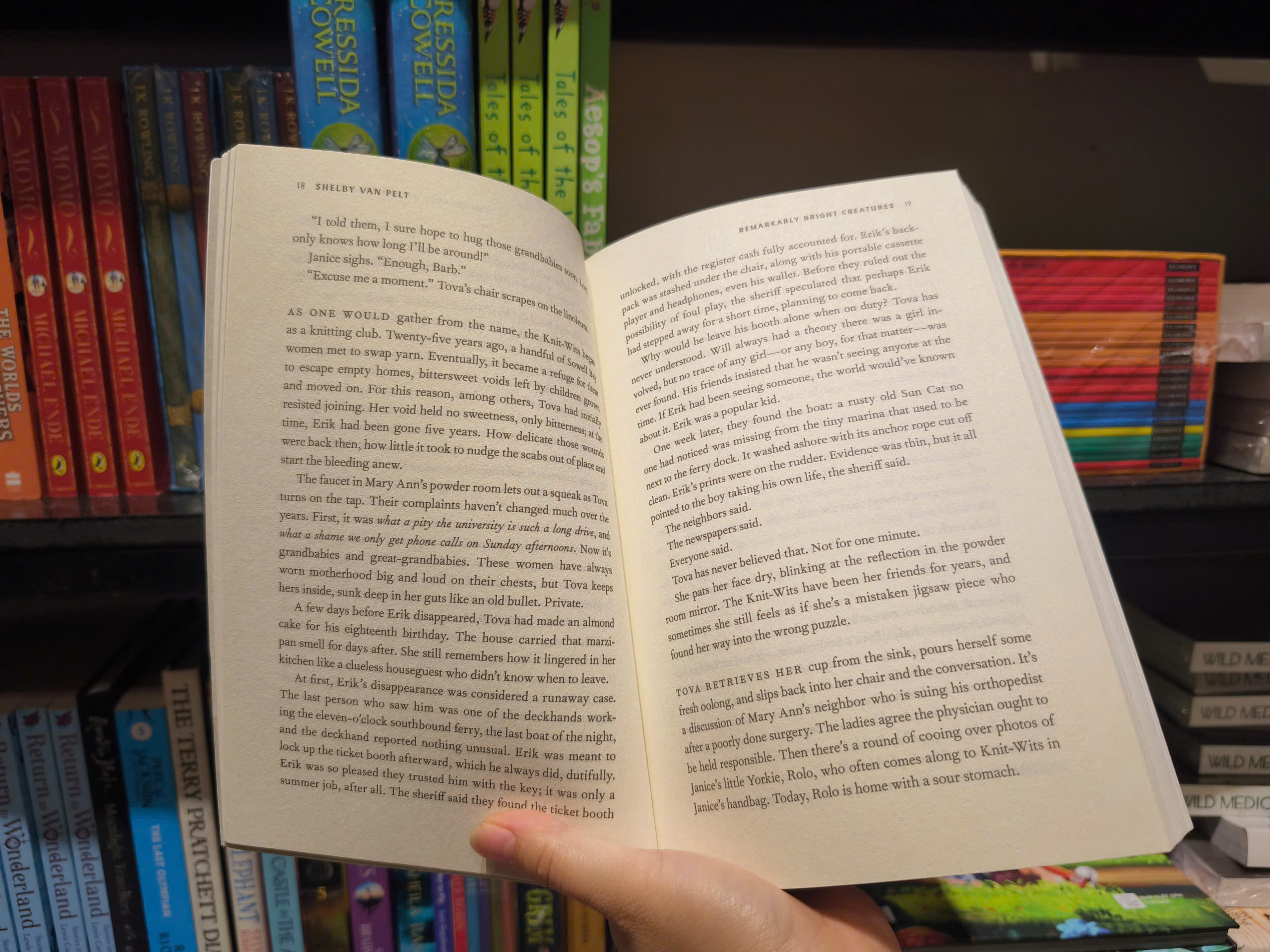 Sách - Remarkably Bright Creatures: A Novel by Shelby Van Pelt - Best of #BookTok