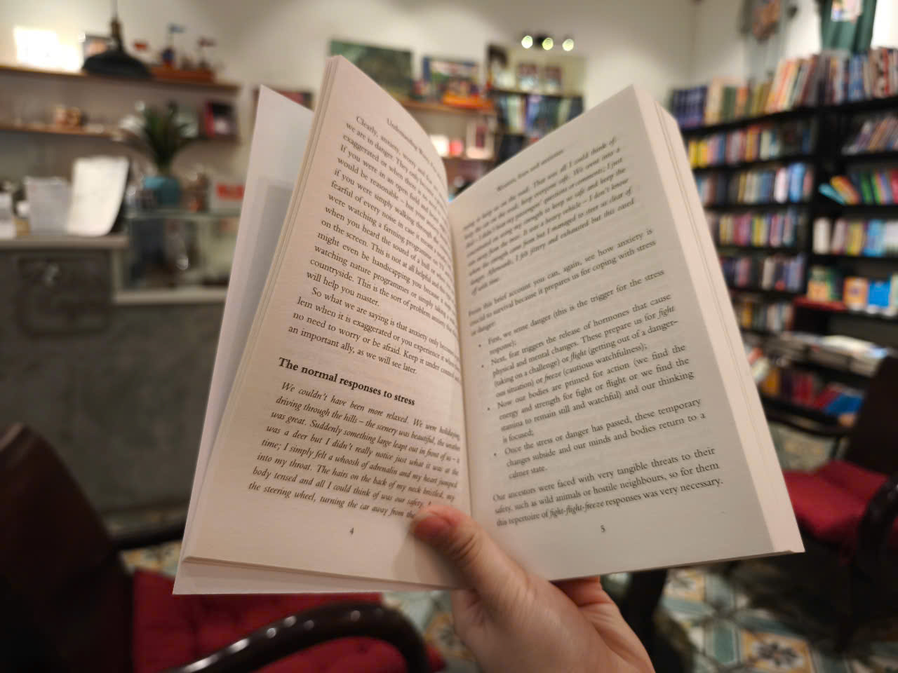 Sách - Overcoming Anxiety by Helen Kennerley - A self-help guide using cognitive behavioural techniques
