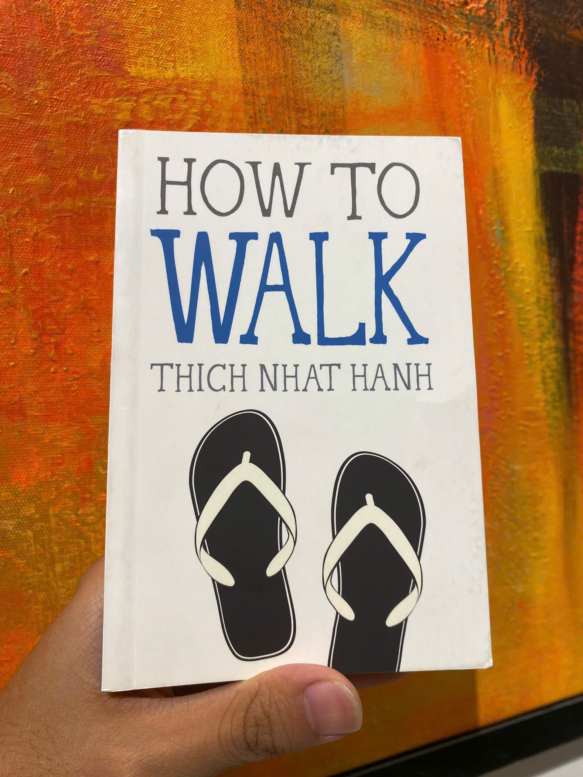 Sách - How to Walk (Mindfulness Essentials) by Thich Nhat Hanh / English Book / Sách Ngoại văn Nhập khẩu