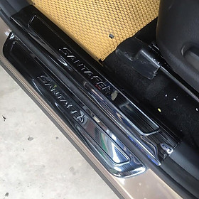 Ốp Bậc Cửa Dành Cho Xe SantaFe 2019 2020 2021 mẫu Titan