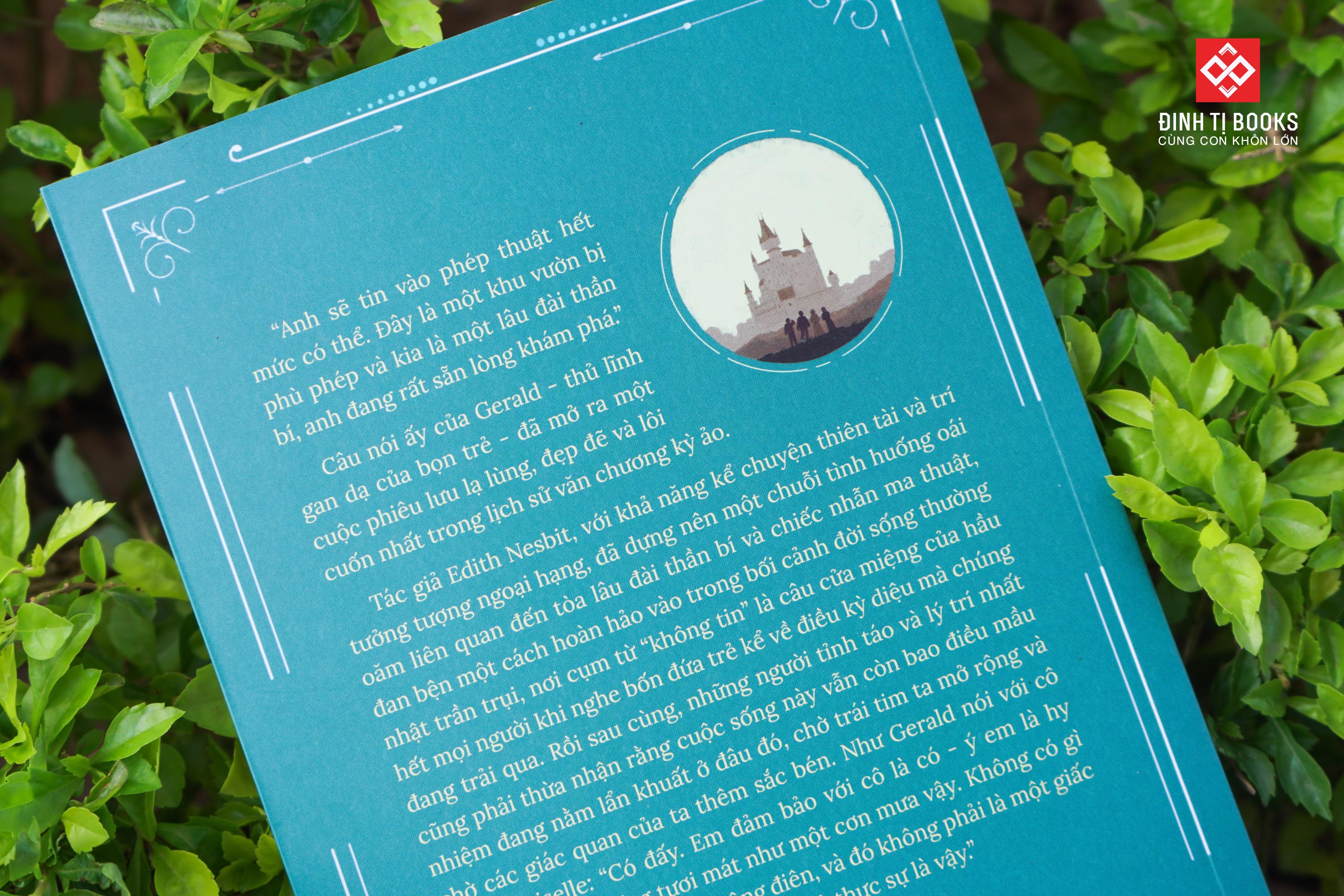 Sách - Lâu đài thần bí - Đinh Tị Books