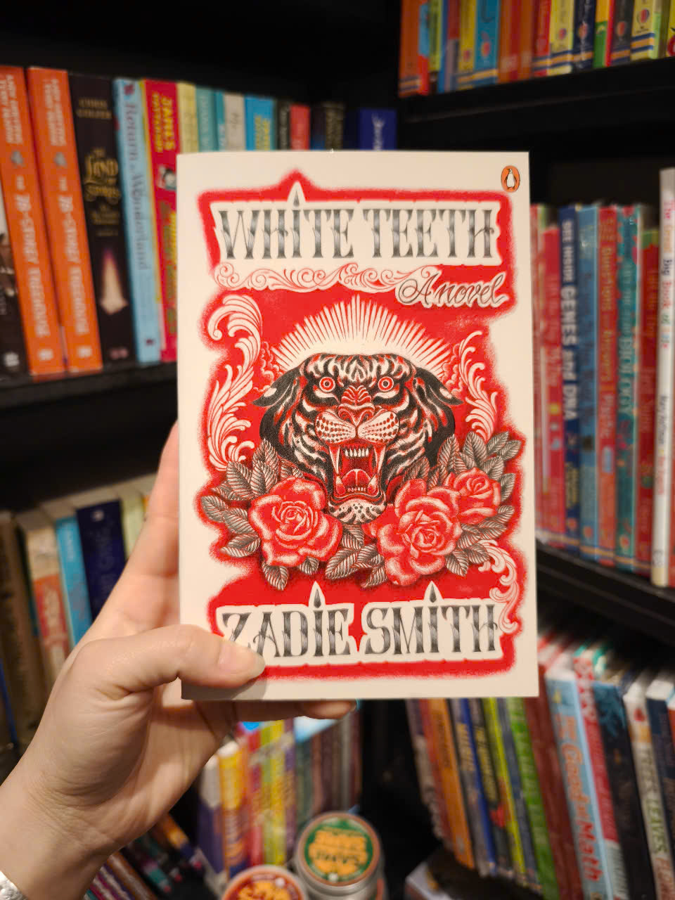 Sách - White Teeth by Zadie Smith - Sách Ngoại văn, English Book, Nhập khẩu UK, bìa mềm