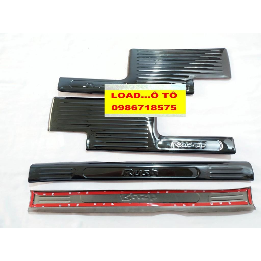 Ốp Bậc Cửa, Nẹp Bước Chân Trong, Ngoài Xe Toyota Rush 2023-2018 Vân titan Cao Cấp