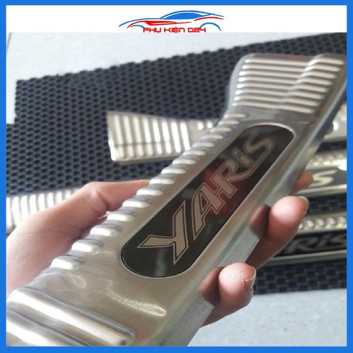 Bộ ốp bậc cửa trong ngoài nẹp bước chân Yaris 2019-2020 Inox chống trầy trang trí xe