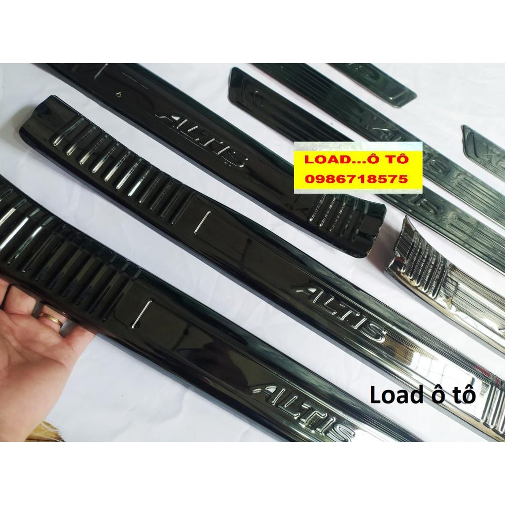 Ốp Bậc Cửa, Nẹp Bước Chân Trong, Ngoài Xe Toyota Altis 2022-2018 Mẫu Vân Titan Xước Cao Cấp
