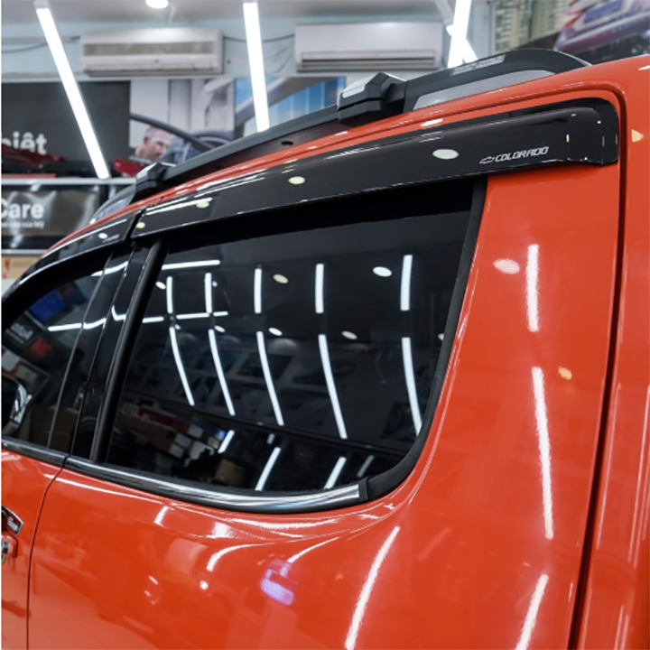 Vè Che Mưa Màu Đen Logo Theo Xe Dành Cho Xe CHEVROLET COLORADO 2020