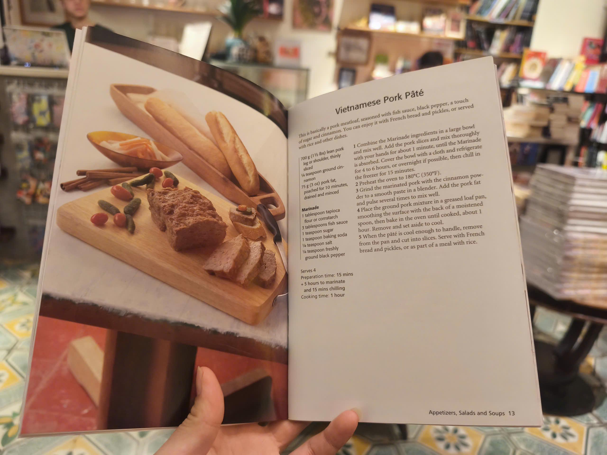 Sách - Vietnameese Favorites by Wendy Hutton - Periplus Mini Cookbooks
