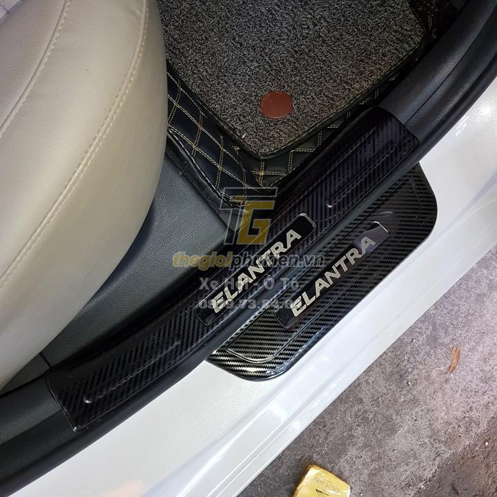 COMBO Nẹp bước chân và ốp chống trầy cốp Hyundai Elantra 2017-2020 vân Carbon
