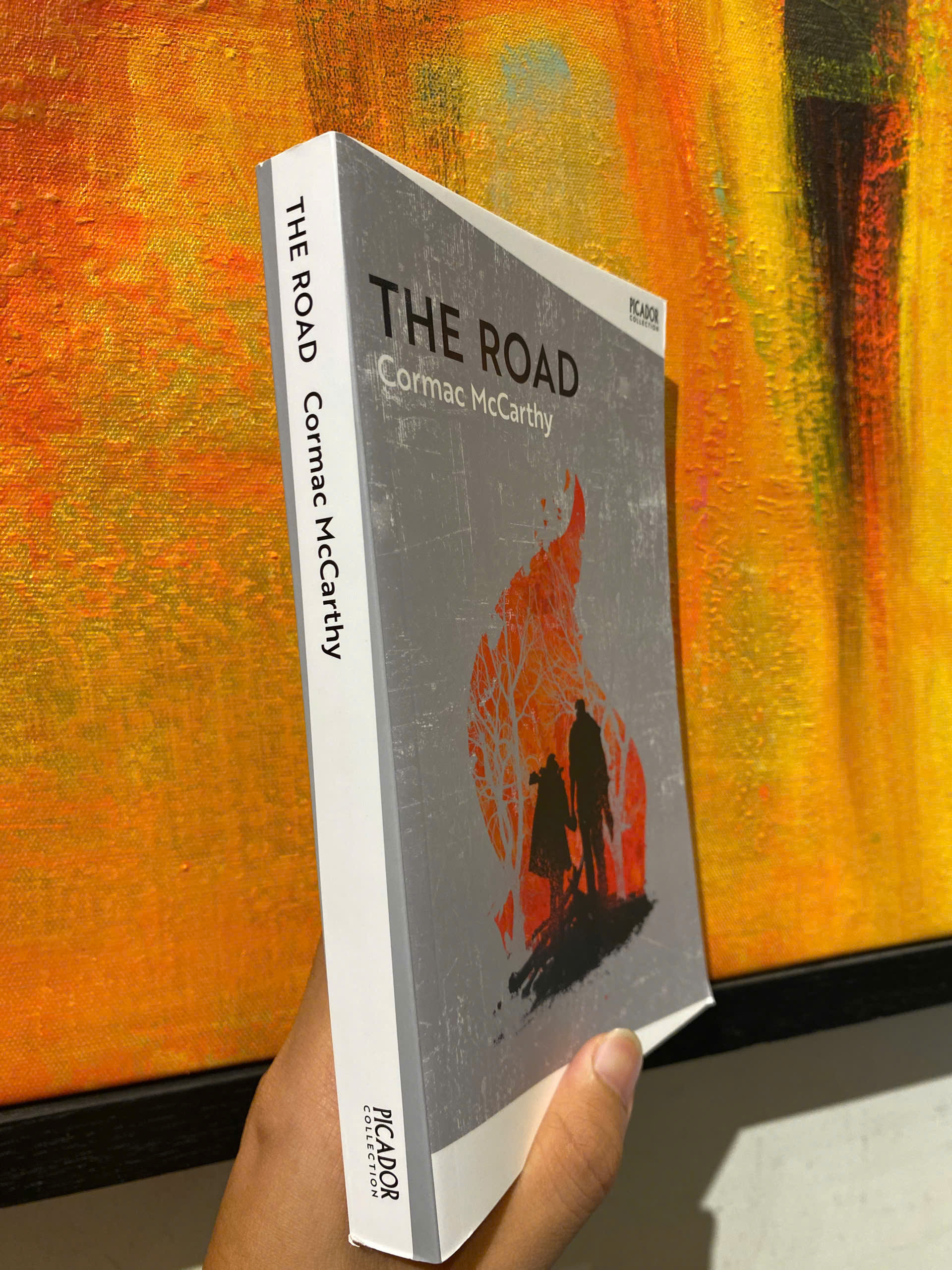 Sách - The Road: Pulitzer Prize Winner & National Bestseller by Cormac McCarthy - English Novel / Sách Ngoại văn Nhập khẩu