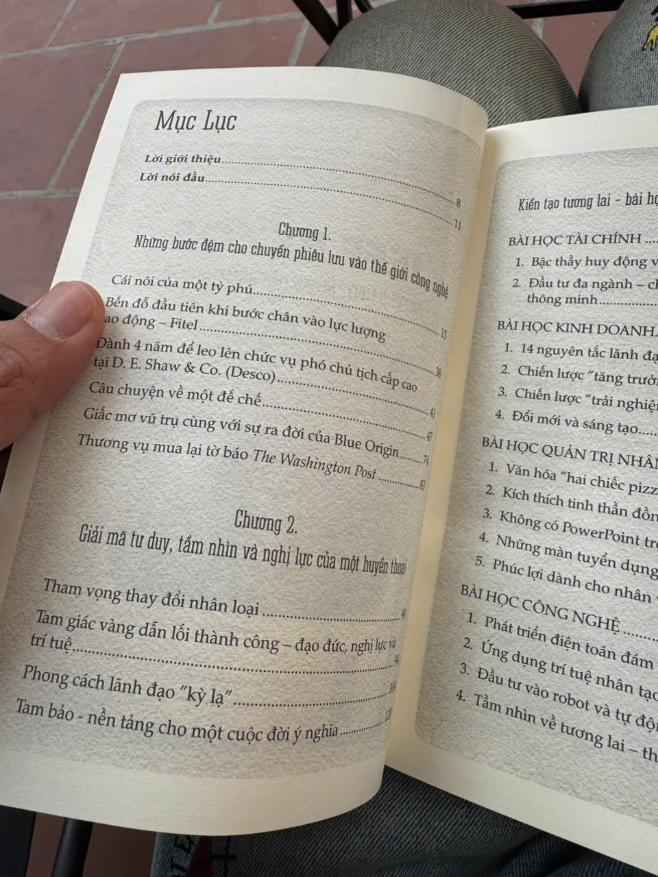 JEFF BEZOS: Gã "Phù Thủy" Ngành Thương Mại Điện Tử - The Gurus - Chuyên gia Nguyễn Hoàng Phương Hiệu đính - Bizbooks