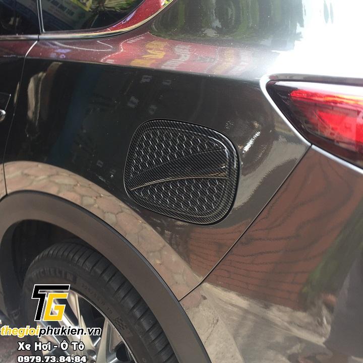 Ốp nắp đậy bình xăng Mazda CX8, CX-8 vân Carbon