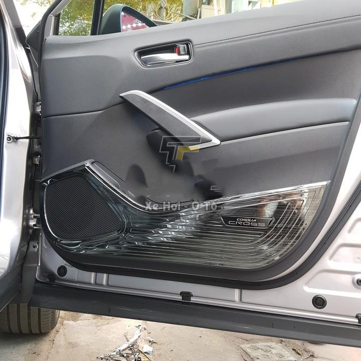 Ốp Tapli Cửa Xe Toyota Cross 2020 2021 tặng kèm tăng dính