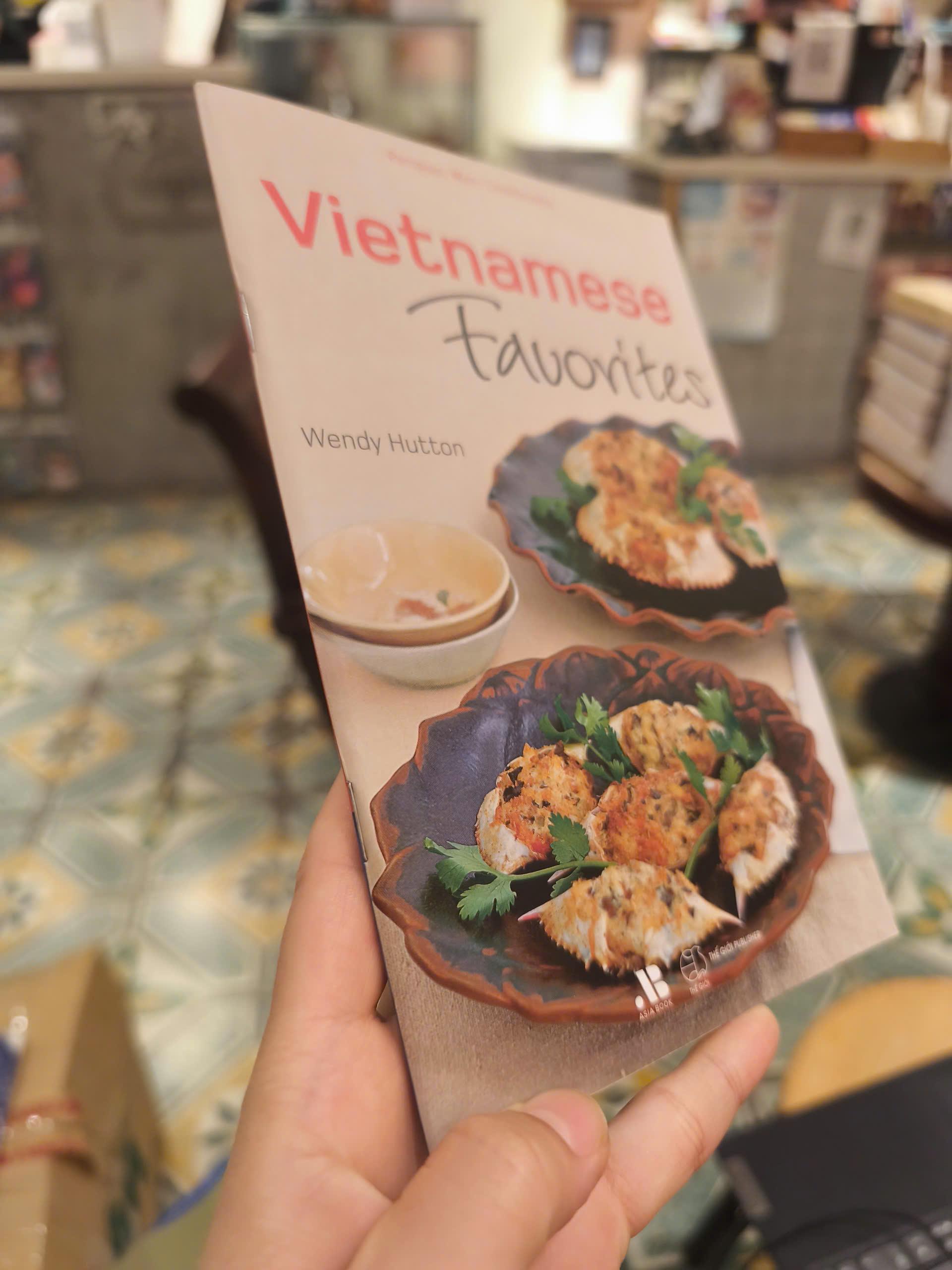 Sách - Vietnameese Favorites by Wendy Hutton - Periplus Mini Cookbooks