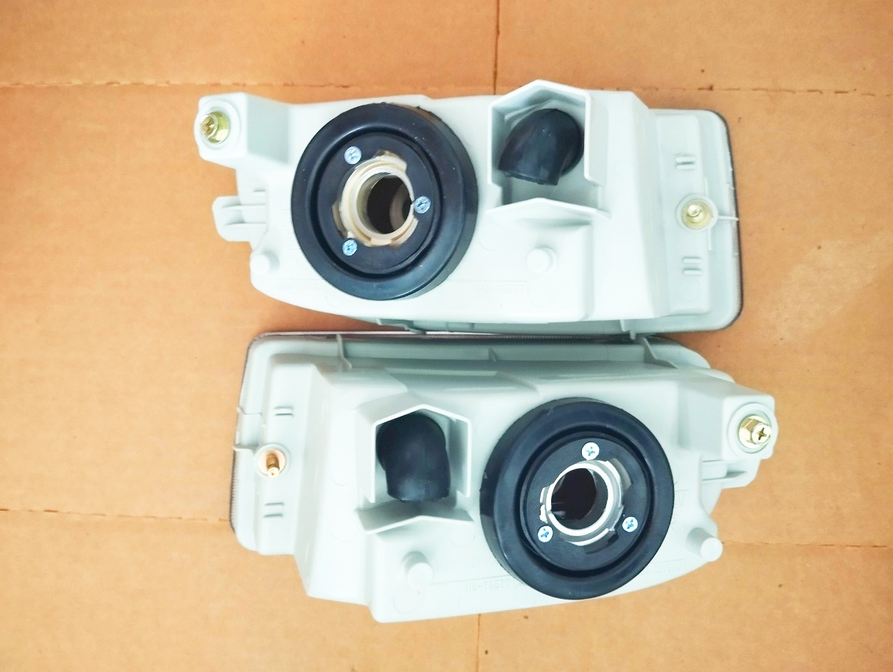 Bộ 2 Đèn Gầm Sương Mù Toyota Land Cruiser 100 4.5L (1998-2007)