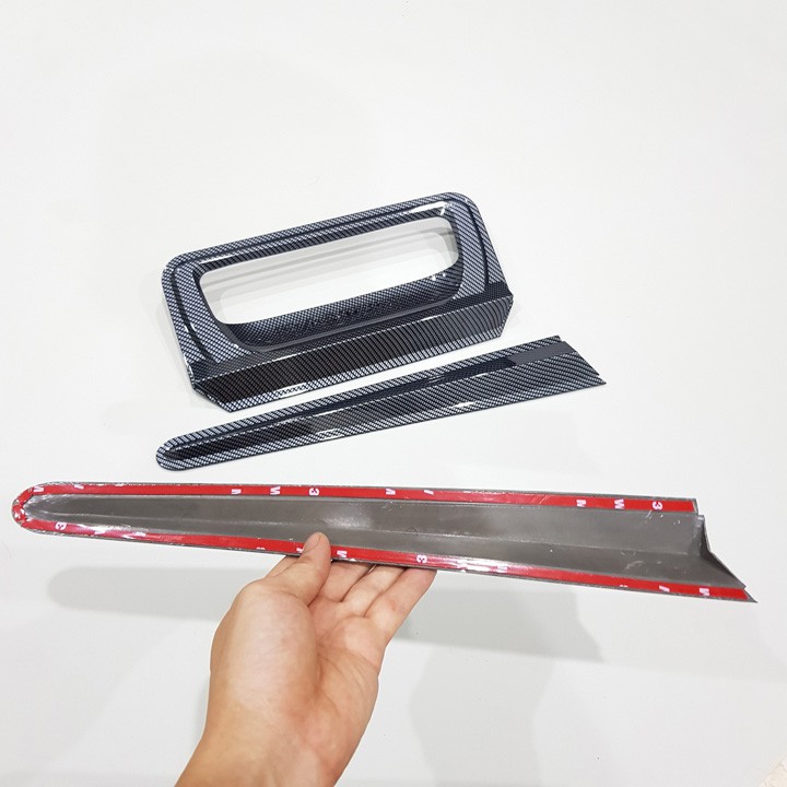 Ốp tay mở cốp sau xe Ford Ranger 2014 - 2022 vân carbon cao cấp