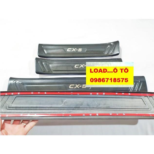 Ốp Bậc Cửa, Nẹp Bước Chân Trong Xe Mazda CX5 2022-2018 Mẫu Vân Carbon Cao Cấp