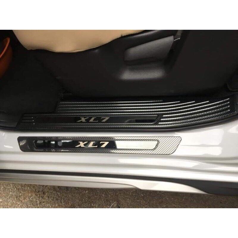 Nẹp Bước Chân Trong dành cho xe Suzuki XL7 2020-2021 Mẫu Cacbon