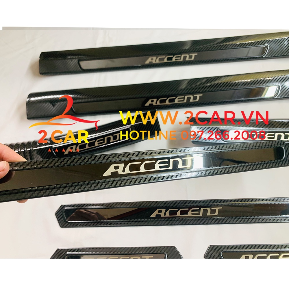 Ốp bậc cửa, nẹp bước chân trong, ngoài Carbon xe Huyndai Accent 2018- 2019- 2021- 2022 vân cacbon cao cấp