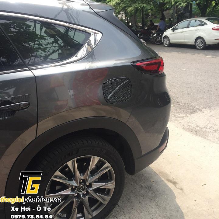 Ốp nắp đậy bình xăng Mazda CX8, CX-8 vân Carbon