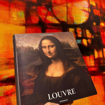 Sách - Louvre by Martina Padberg - Nghệ thuật tiếng Anh/ Art Book in English
