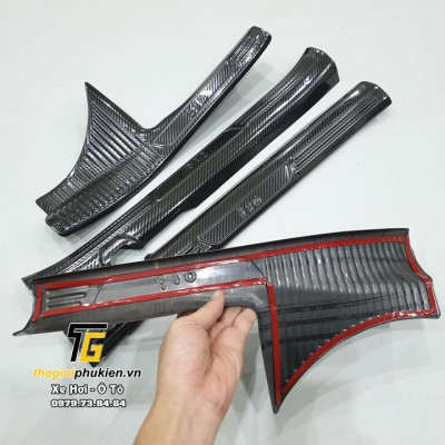 TRỌN BỘ Nẹp bước chân và ốp chống trầy cốp trong Hyundai Grand i10 2021 SEDAN -  vân Carbon