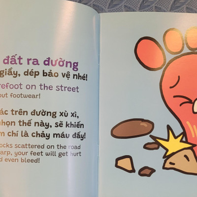 Sách Ehon Miu Bé Nhỏ Phần 4 Song Ngữ - Miu Bé Nhỏ Đừng Đi Chân Đất Nhé