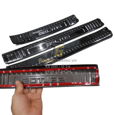BỘ SẢN PHẨM Nẹp bước chân và ốp chống trầy cốp Kia Seltos - Mẫu Titan
