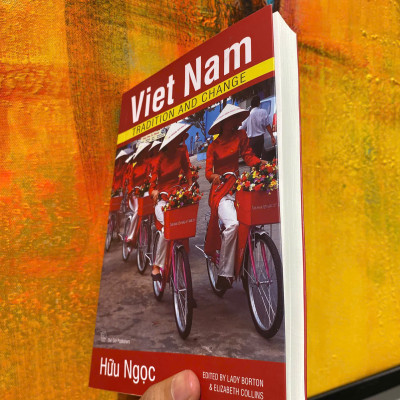 Sách - Vietnam Tradition And Change by Hữu Ngọc - Vietnamese Cultural \ Tradional Book