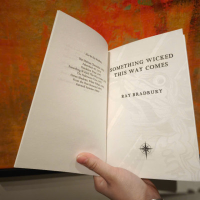 Sách - Something Wicked This Way Comes by Ray Bradbury - Horror / Fantasy / Fiction in English