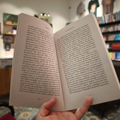 Sách - Utopia by Merlin Coverley - Pocket Essentials - Nonfiction in English