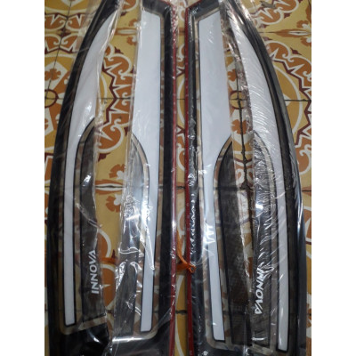 Vè che mưa sơn gồ 2 màu xe Toyota Innova 2006 - 2015 nhựa cao cấp