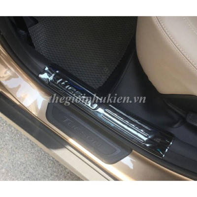 BỘ SẢN PHẨM Nẹp bước chân và ốp chống trầy cốp Hyundai Tucson 2016-2018 - Mẫu Titan