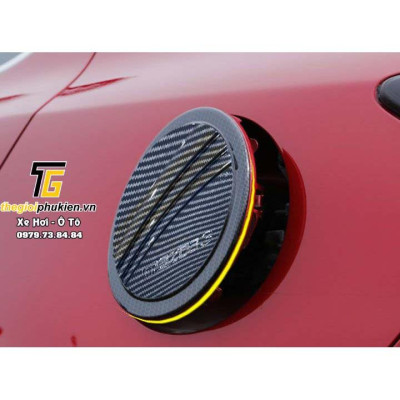 Ốp nắp đậy bình xăng Mazda 3 2015-2019 vân Carbon