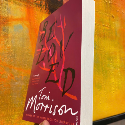 Sách - Beloved by Toni Morrison (Beloved Trilogy #1) - Pulitzer Prize Winner / English Book / Sách Ngoại văn Nhập khẩu