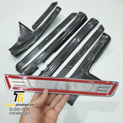 TRỌN BỘ Nẹp bước chân và ốp chống trầy cốp trong Hyundai Grand i10 2021 SEDAN -  vân Carbon
