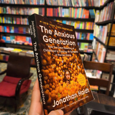 Sách - The Anxious Generation (International Edition) by Jonathan Haidt/Top 10 Book of 2024 A Washington Post Notable/Bìa mềm US