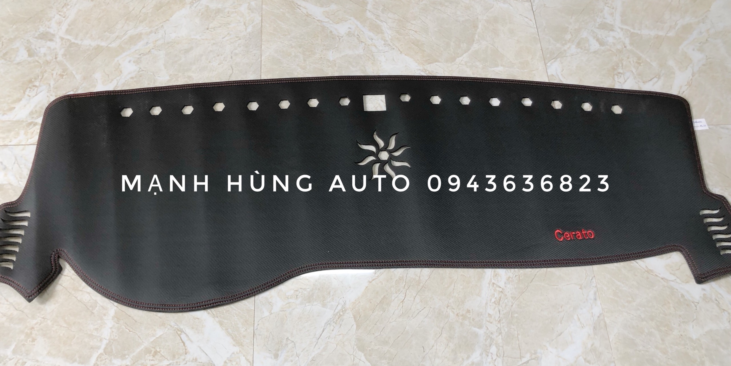 HCM-Thảm Phủ Taplo Da Kia Cerato Đời Vân Carbon 2019-2020-2021 Cao Cấp