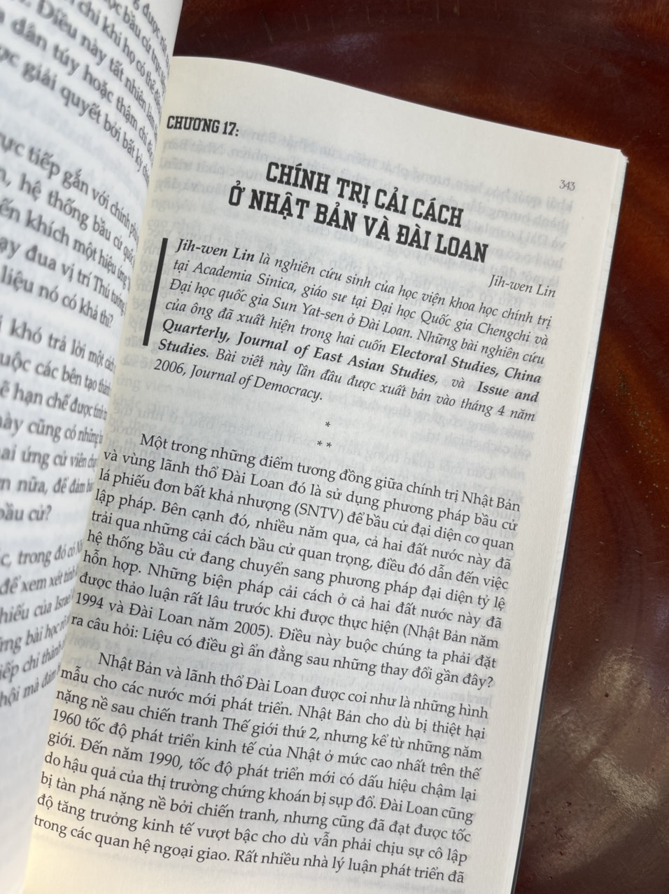 CÁC HỆ THỐNG BẦU CỬ TRÊN THẾ GIỚI - Larry Diamond & Marc F.Plattner đồng biên tập - Nhóm dịch Book Hunter – Lê Duy Nam hiệu đính – Book hunter – Lyceum –NXB Đà Nẵng