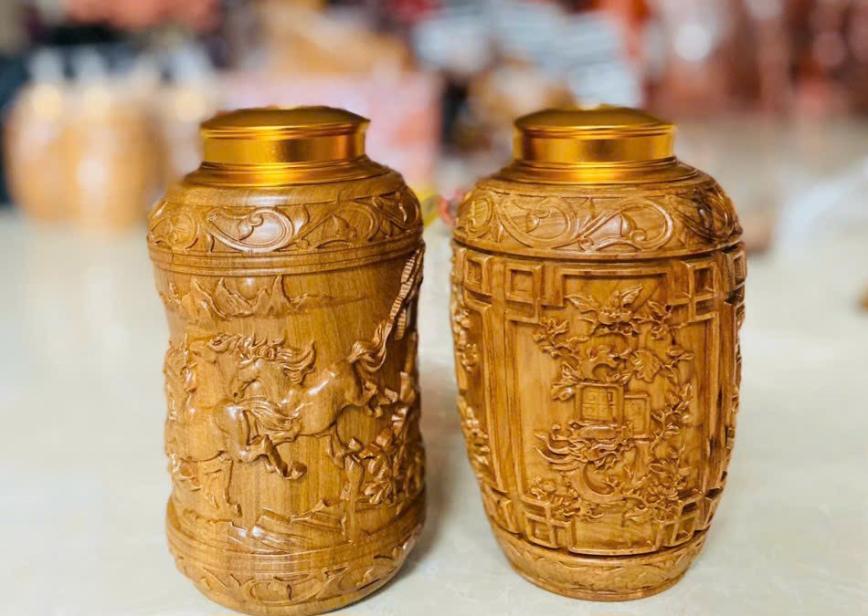 Hộp đựng trà ( chè ) khắc nhiều hoa văn khắc nhau bằng gỗ bách xanh kt 20×10cm