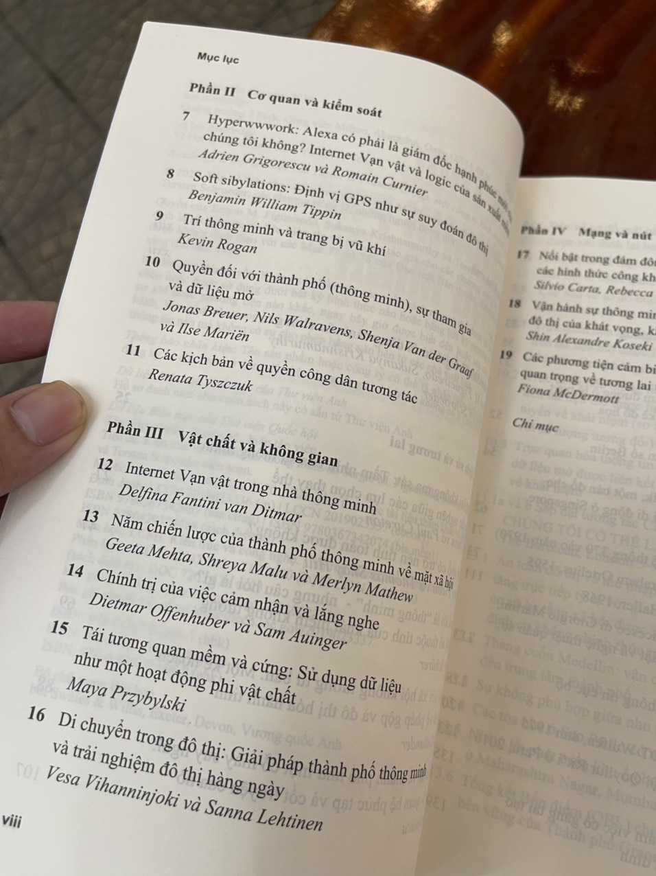 KIẾN TRÚC VÀ THÀNH PHỐ THÔNG MINH - Sergio M. Figueiredo, Sukanya Krishnamurthy & Torsten Schroeder –NXB Xây dựng