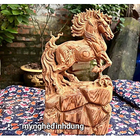 Tượng nhất mã thong dong bằng gỗ ngọc am thơm nức cao 30x18x7.5cm