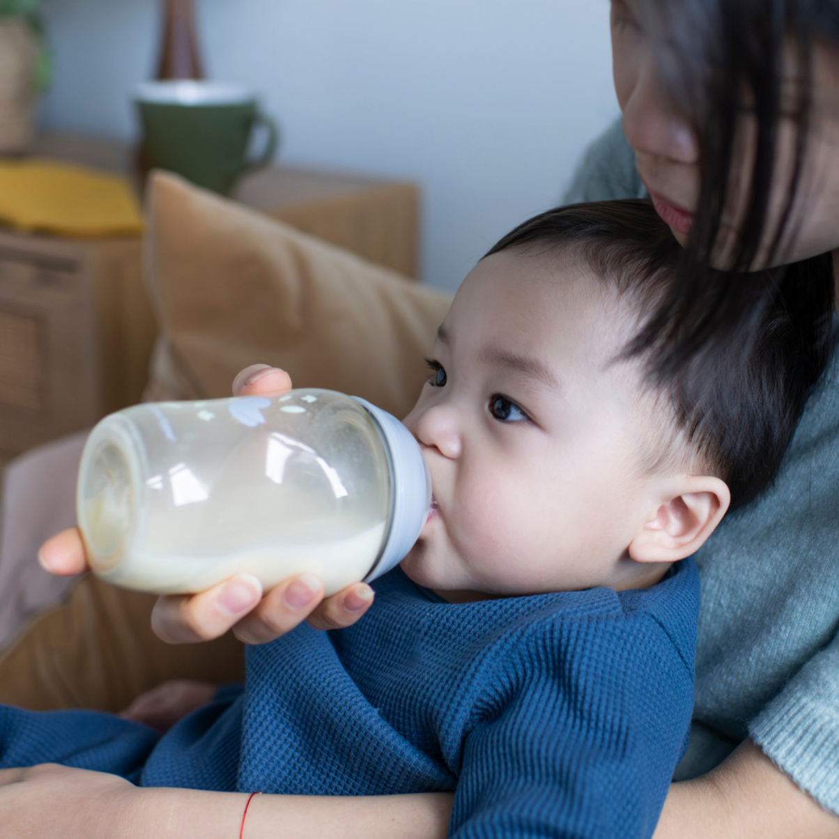Bình Sữa PPSU Ty Siêu Mềm Tự Nhiên Tommee Tippee, Xanh Dương (Bộ 1 Bình 260ml Và 1 Bình 150ml)