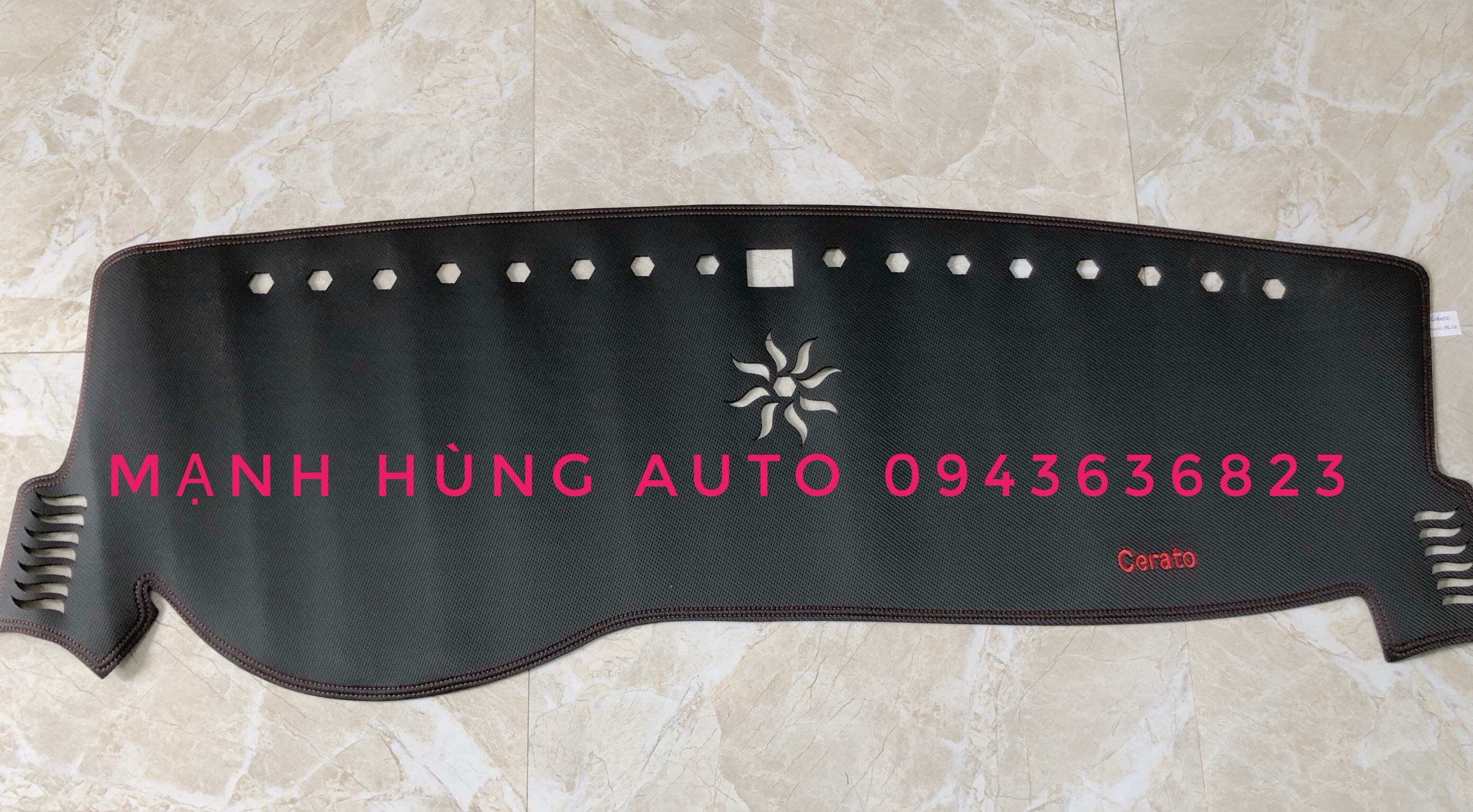 HCM-Thảm Phủ Taplo Da Kia Cerato Đời Vân Carbon 2019-2020-2021 Cao Cấp