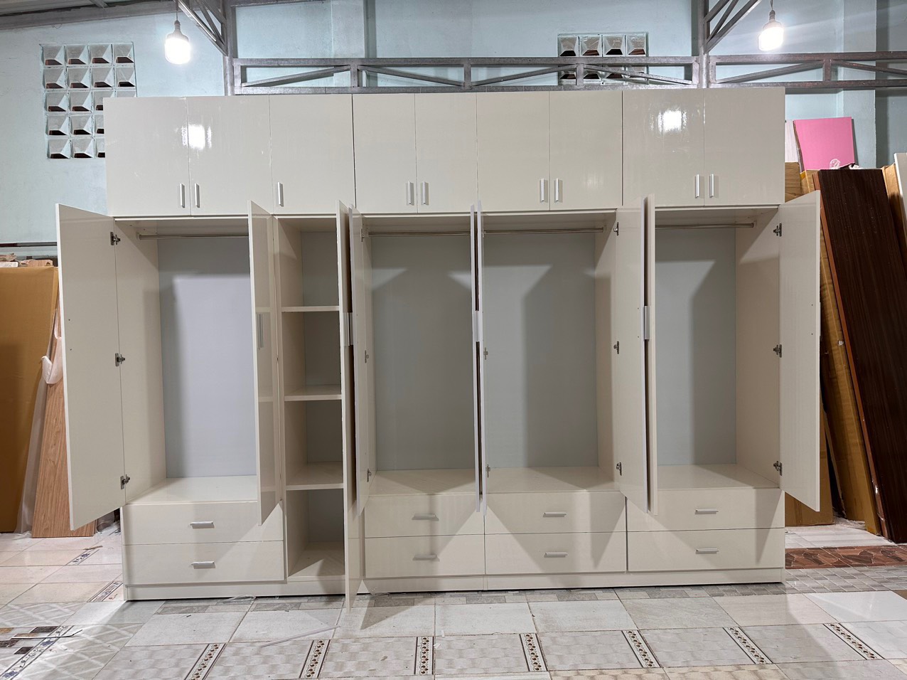 Tủ áo Cỡ Lớn BIG HUG Cabinet Juno Sofa Ngang 3m x Cao 2m4