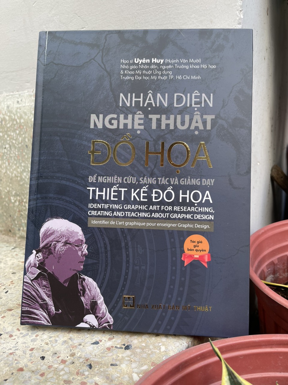Sách - Nhận Diện Nghệ Thuật Đồ Họa - Để nghiên cứu , sáng tác và giảng dạy Thiết Kế Đồ Họa ( Tặng kèm sổ tay xương rồng )