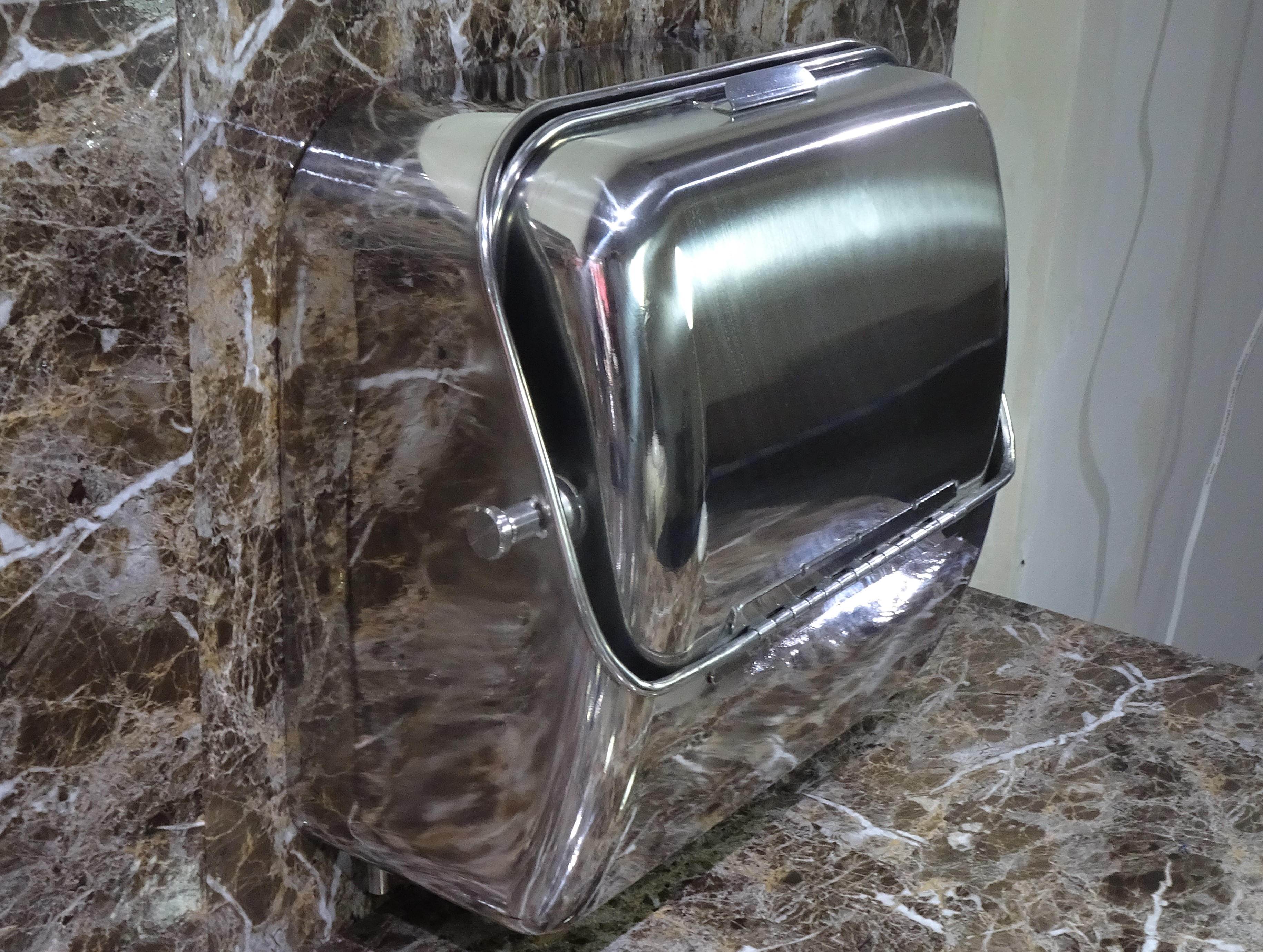 Lavabo gấp gọn