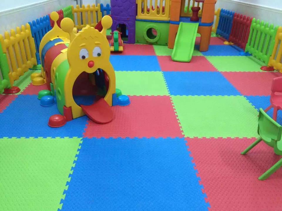 Bộ 6 Tấm Ghép Lót Sàn Kích Thước 60x60 cm- Trang Phòng Ngủ, Phòng Khách, Nhà Bếp - Hoa Văn Tinh Tế - Nhiều Màu Sắc - Hàng Chính Hãng MINIIN