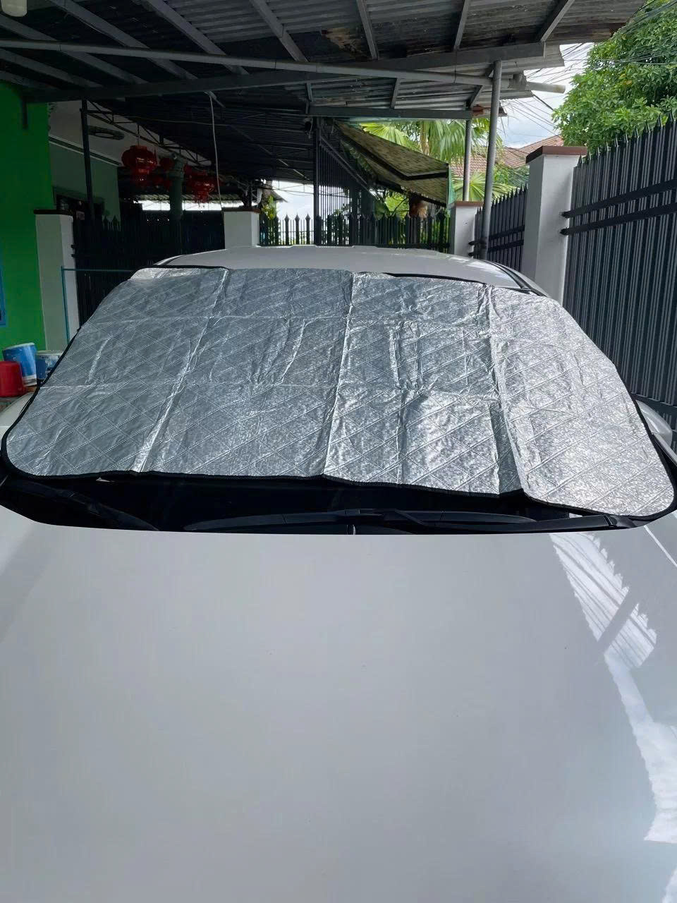 Bạt Che Kính Lái Ô Tô 3 Lớp Cao Cấp – Cách Nhiệt, Chắn Tia UV, Giữ Xe Mát Mẻ Xe 4 Chỗ , 7 Chỗ , Kèm Túi Đựng Đẹp