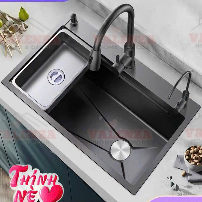 Combo chậu rửa chén bát 1 hố lớn Valenza size 7846 sus304 nano đen kháng khuẩn kèm vòi rửa bát rút dây Valenza sus304, bộ xả to ngăn mùi, khay inox kín-TẶNG BÌNH NƯỚC RỬA CHÉN