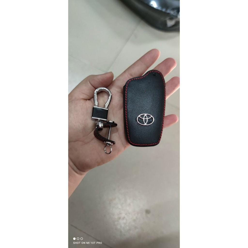 Bao da, ốp móc chìa khóa dành cho TOYOTA Corolla Cross cam kết da thật siêu bền, có logo kim loại nổi